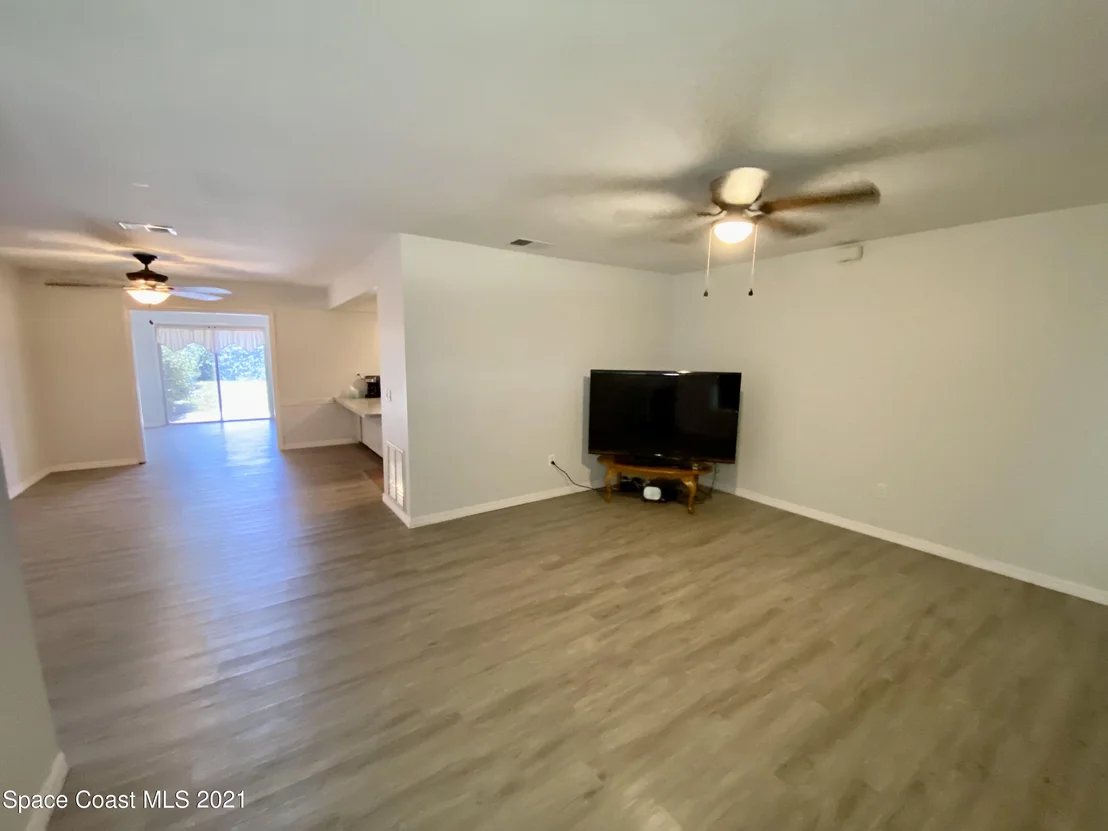 Photo of 1320 Mariposa Drive NE