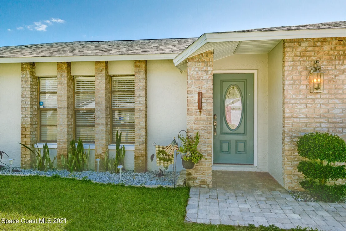 Photo of 991 Pineland Drive