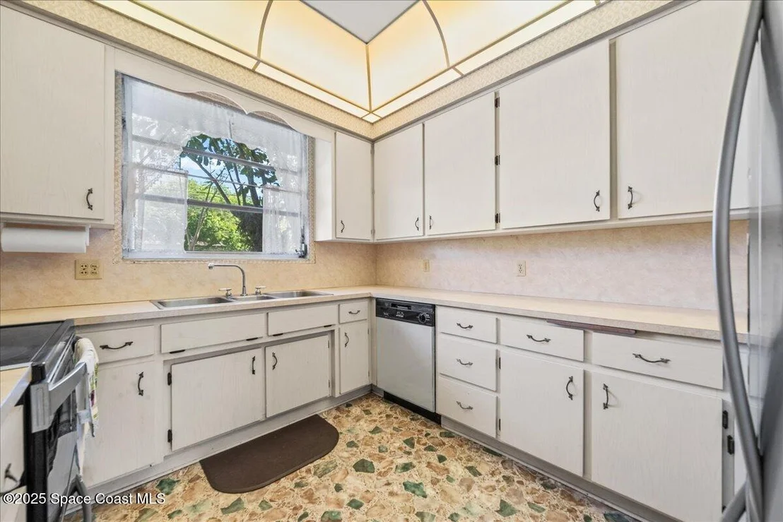 Photo of 1224 Sun Circle W