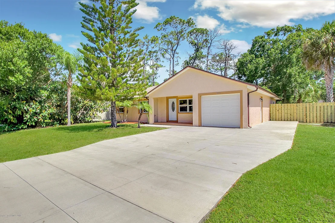 Photo of 1044 Bernice Road