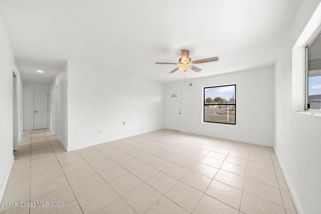 Photo of 716 Cadez Street NE
