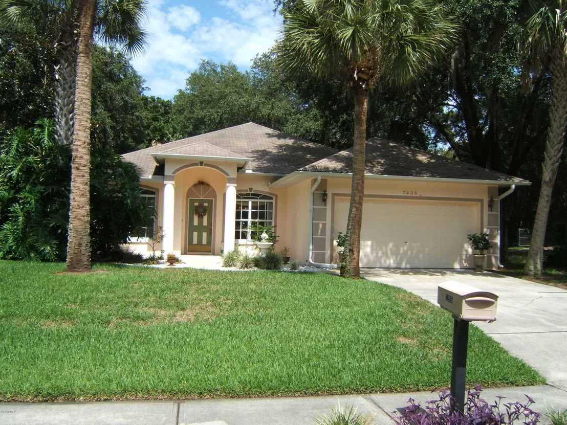 Photo of 7235 Carillon Avenue