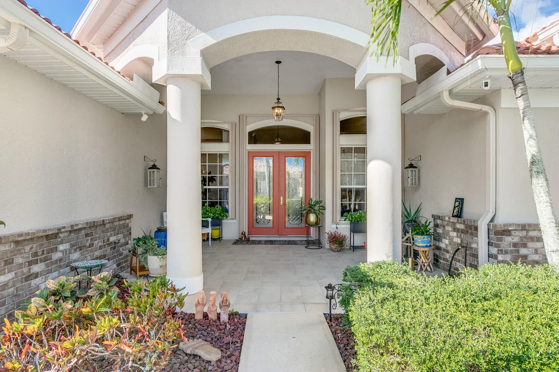 Photo of 824 Chatsworth Drive
