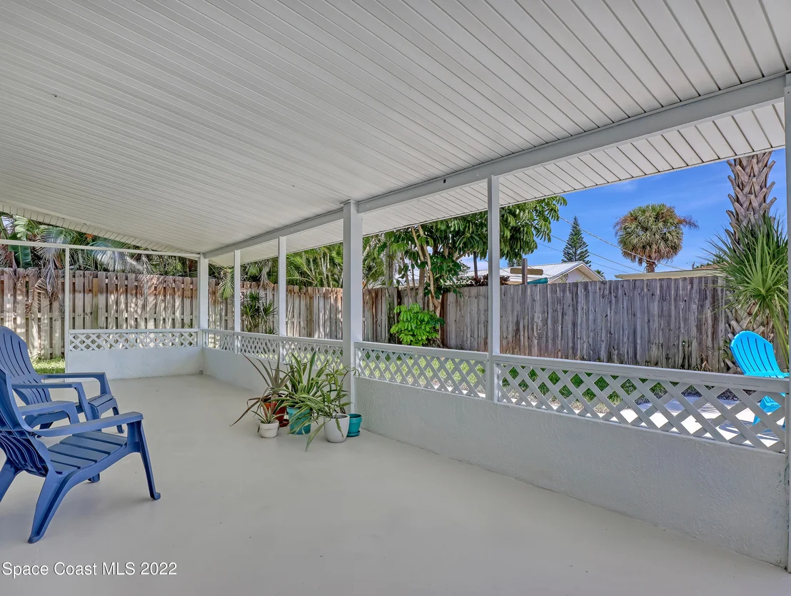 Photo of 619 N Robert Way