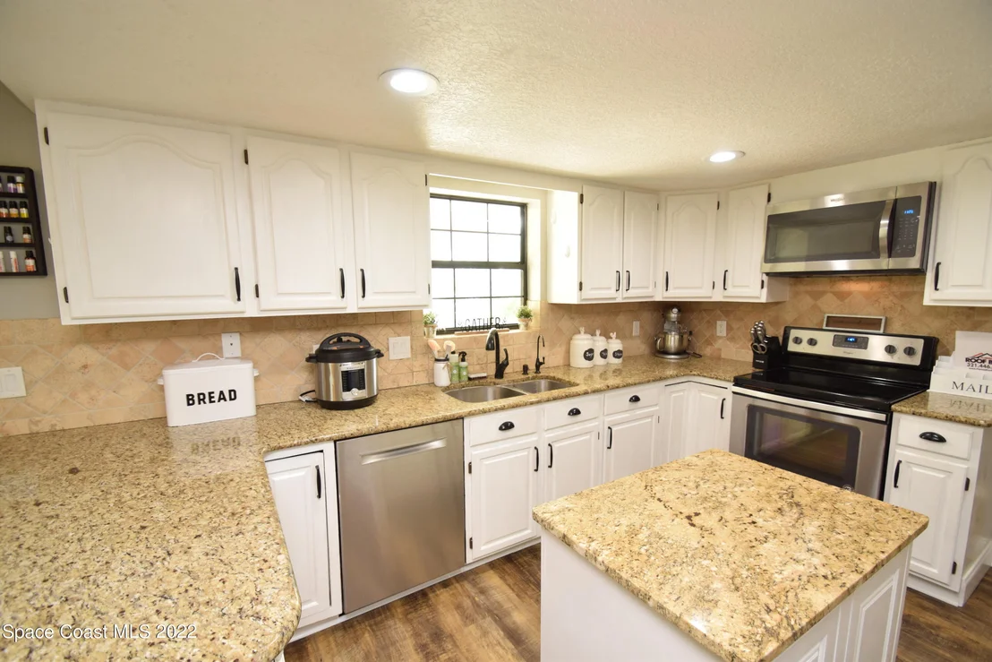 Photo of 1775 Grant Road