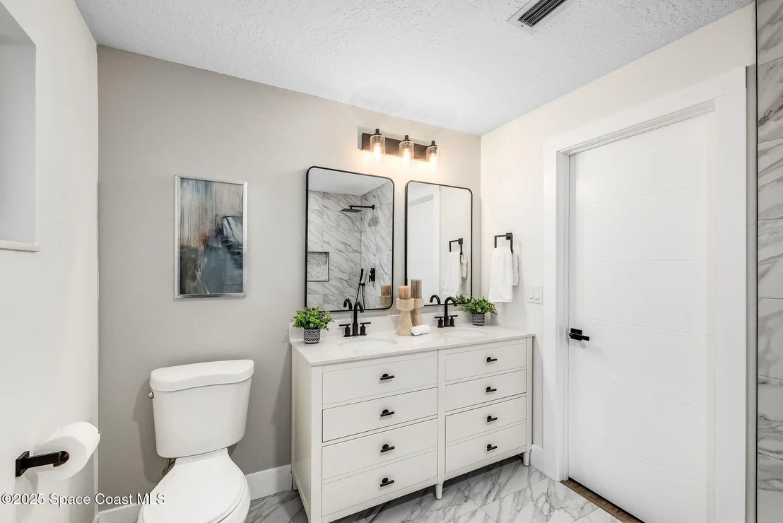 Photo of 124 Uranus Court