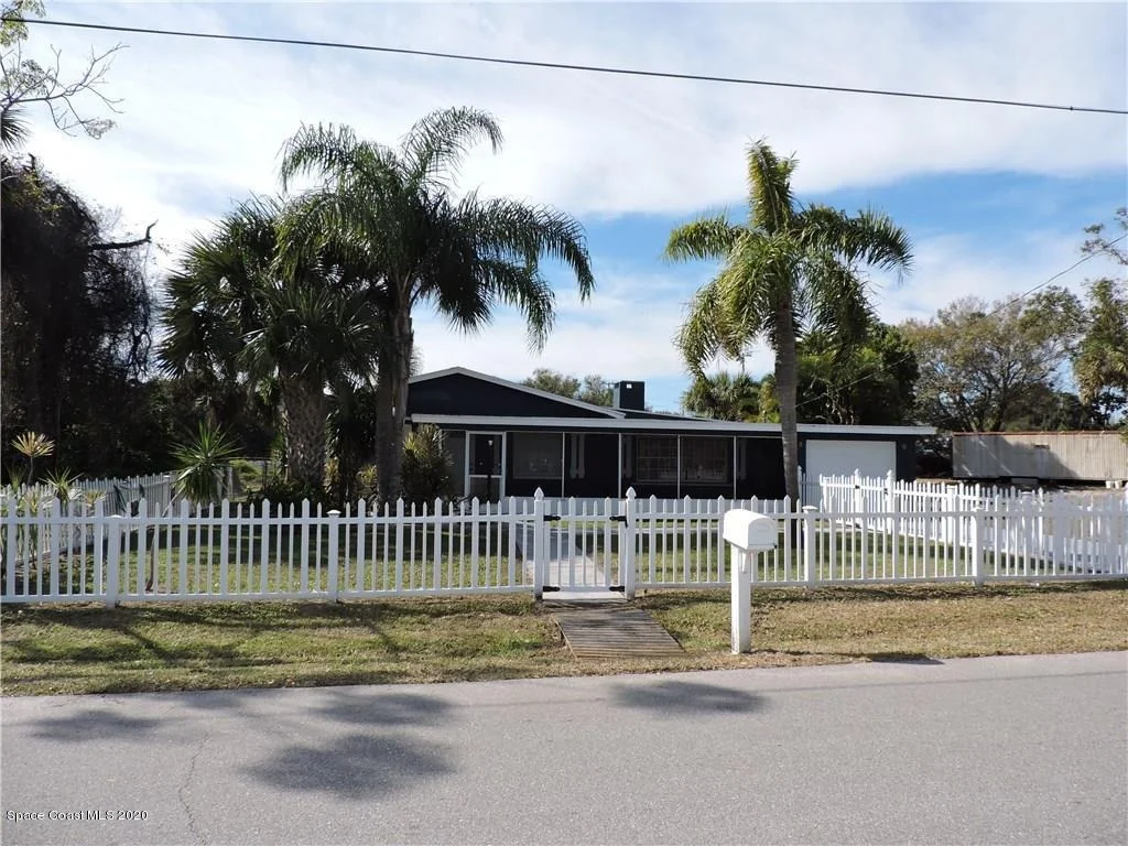 Photo of 9812 Pine Street
