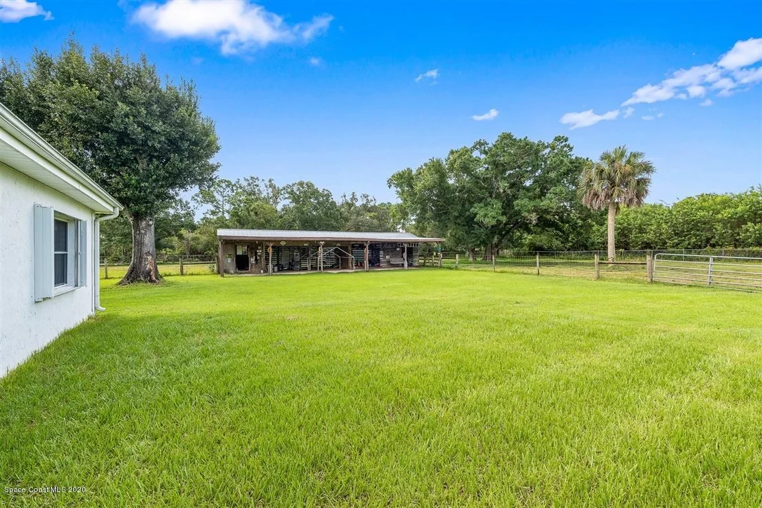 Photo of 1285 Hall Road