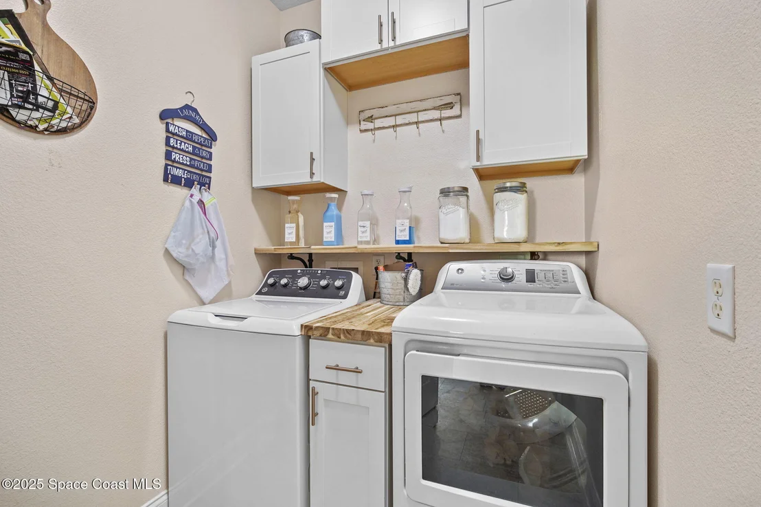 Photo of 381 Waterside Circle