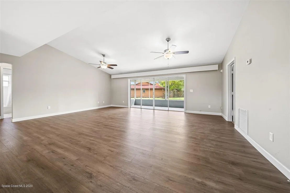 Photo of 977 Pineland Drive