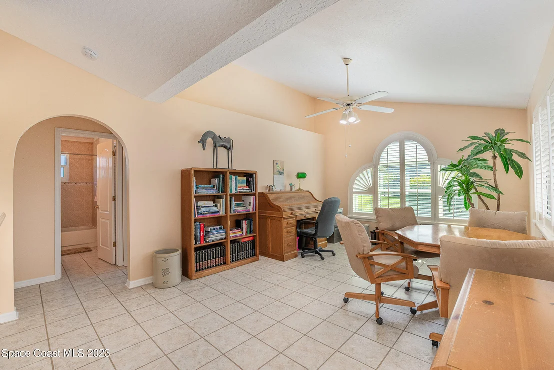 Photo of 498 Kimberly Drive