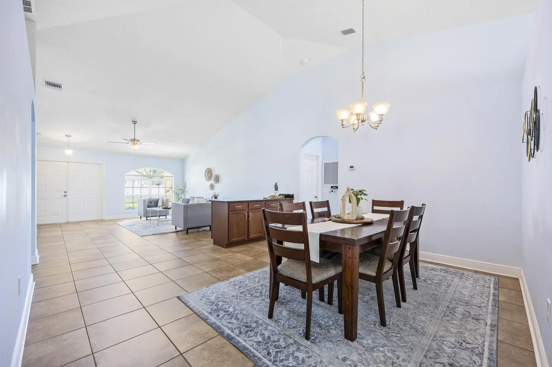 Photo of 552 Glenbrook Circle