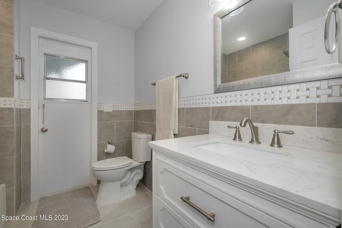 Photo of 1235 Eldron Boulevard SE