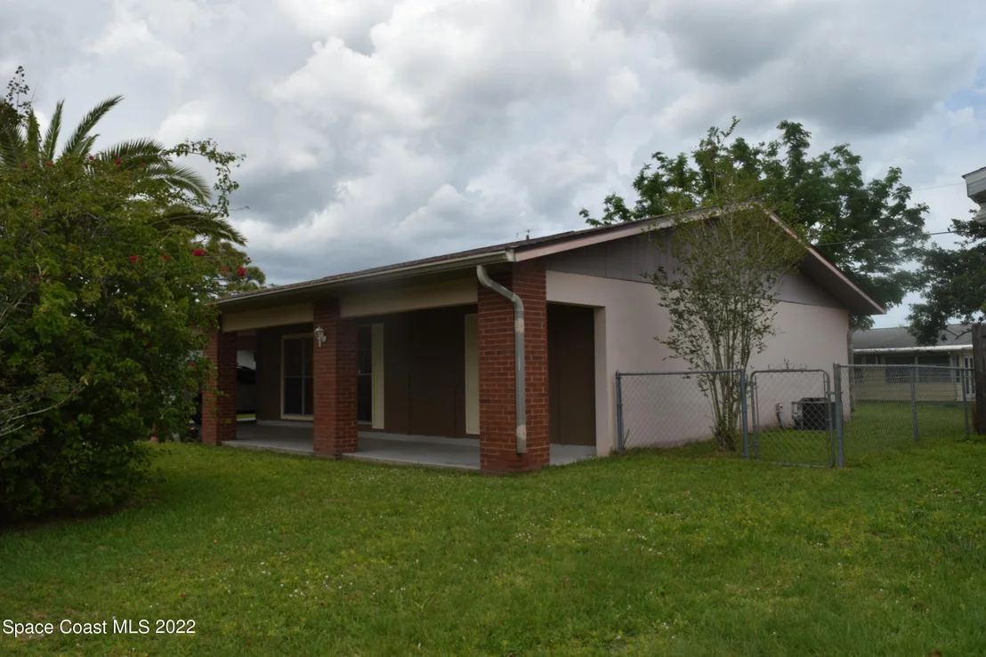 Photo of 771 Cobblestone Lane NE