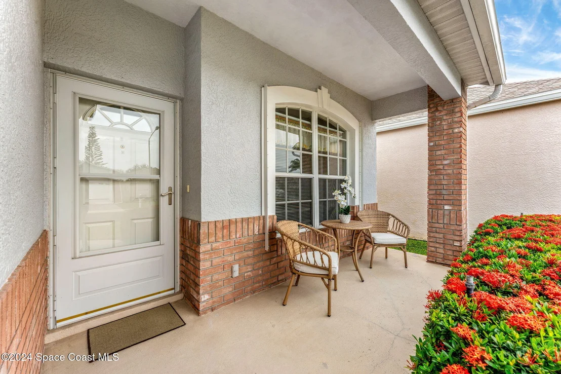 Photo of 987 S Fork Circle