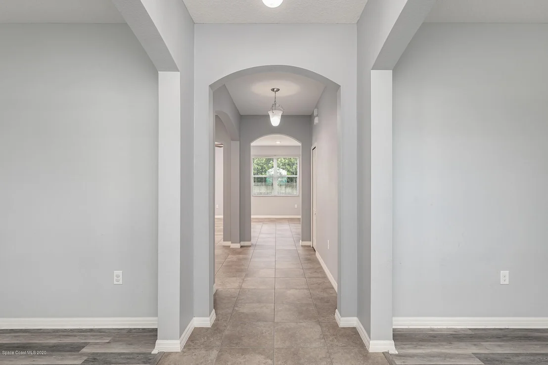 Photo of 1102 Morgan Circle NE