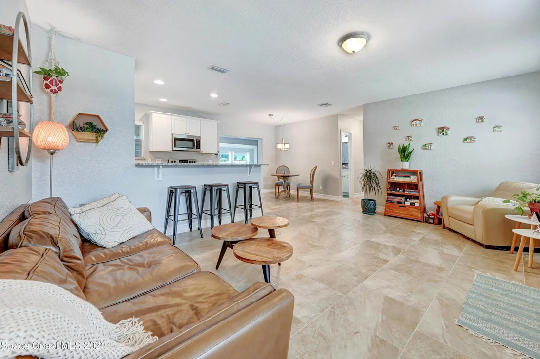 Photo of 827 Glenmore Circle
