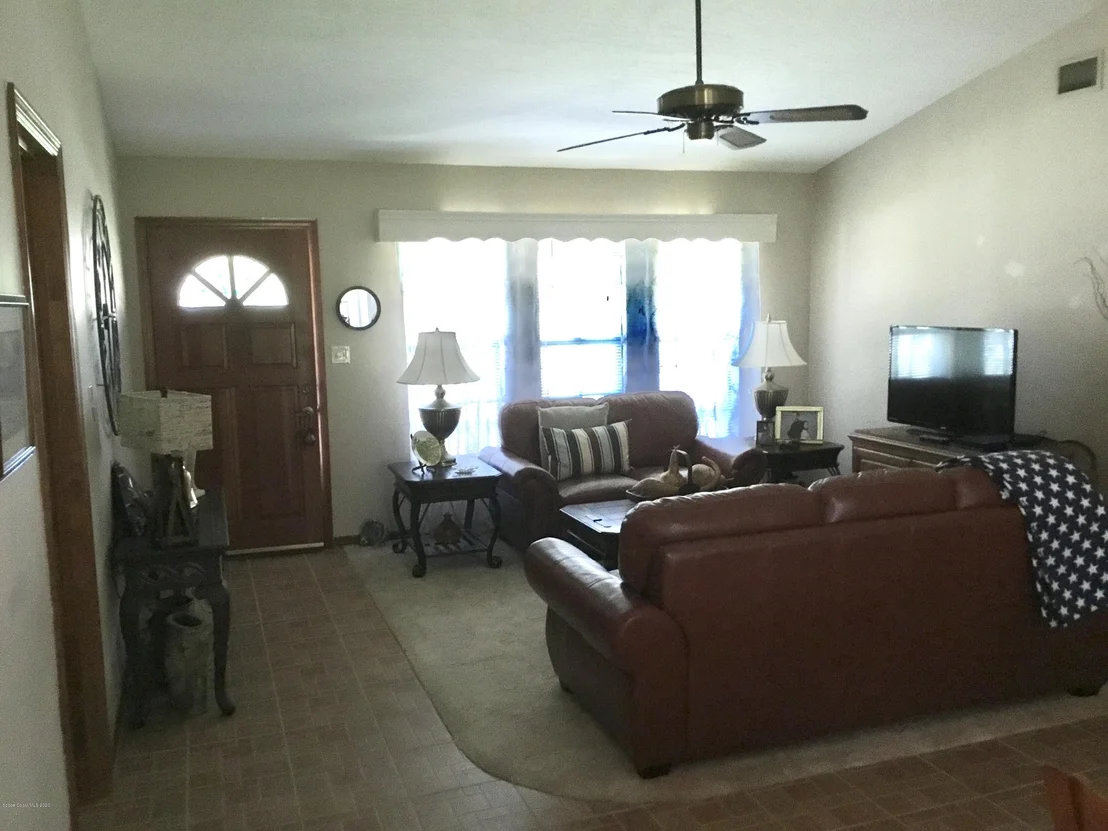 Photo of 998 Lyons Circle NW