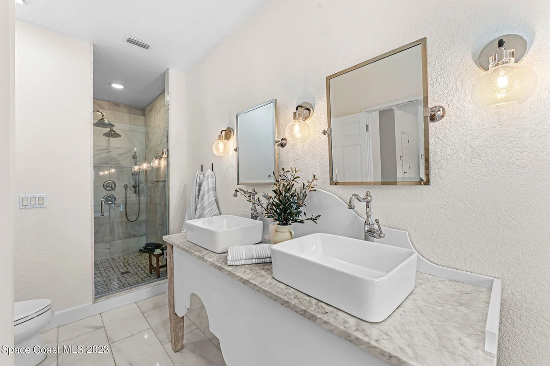 Photo of 5595 Willoughby Drive