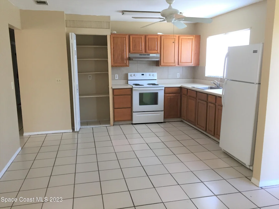 Photo of 1278 Mariposa Drive NE