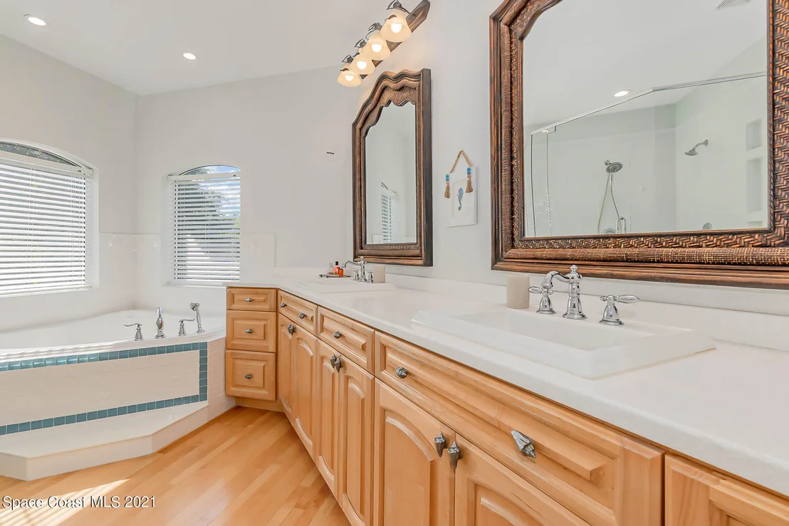 Photo of 250 Heron Drive