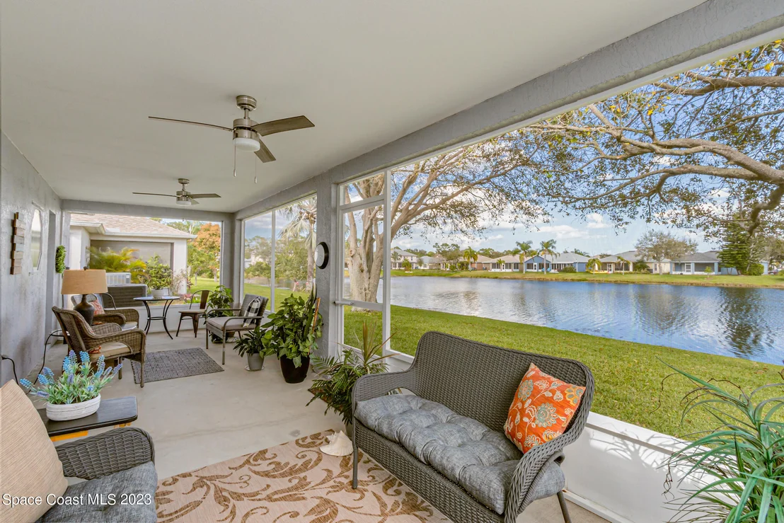 Photo of 1218 White Oak Circle