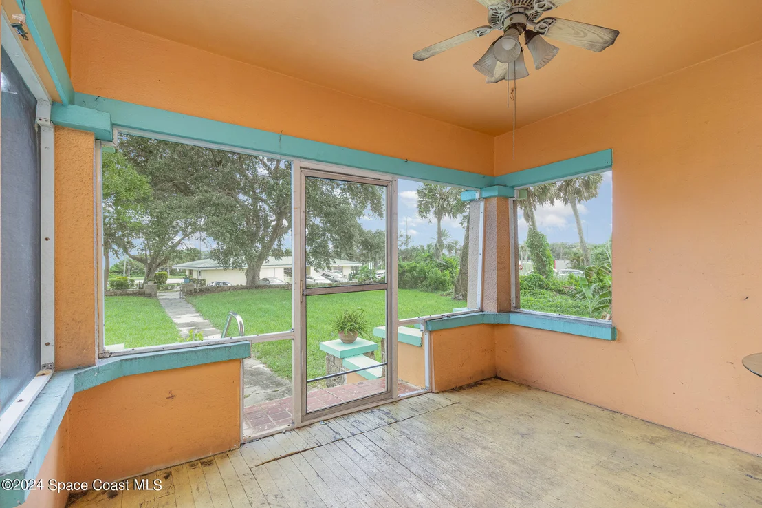 Photo of 1632 Water Drive NE