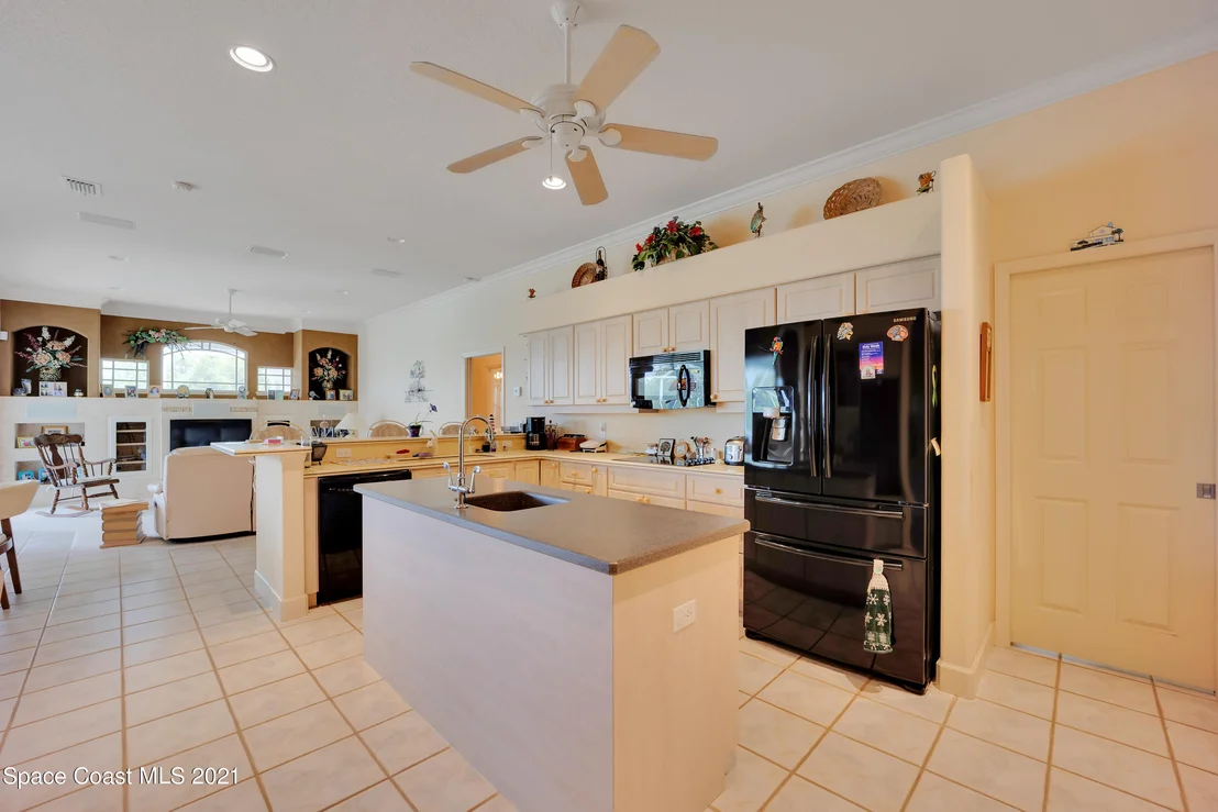 Photo of 951 Stratford Place
