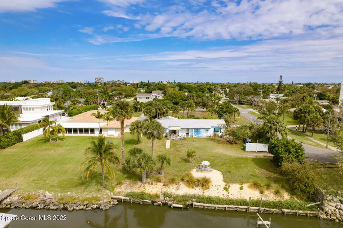 Photo of 401 N Riverside Place