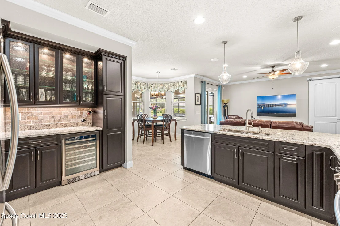 Photo of 2037 Windbrook Drive SE