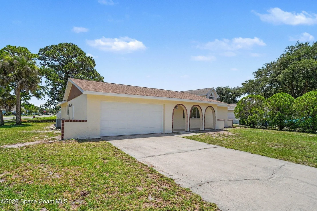 Photo of 952 Bayberry Lane