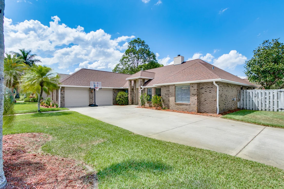 Photo of 902 Whisperpine Drive