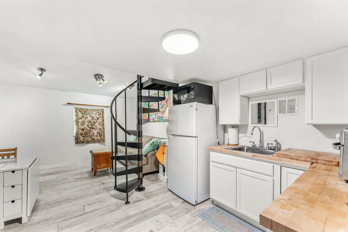 Photo of 1557 Hillcrest Drive