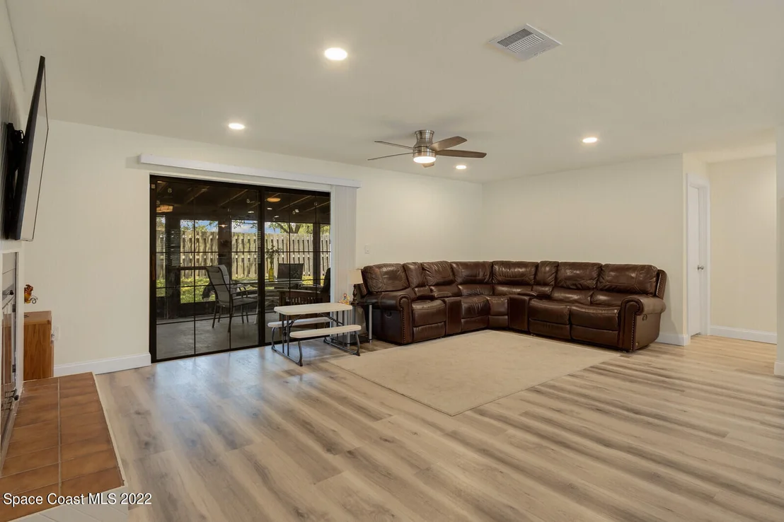 Photo of 1878 Ontario Circle N
