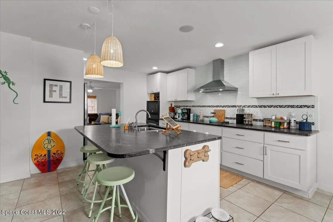 Photo of 1345 Bayshore Drive