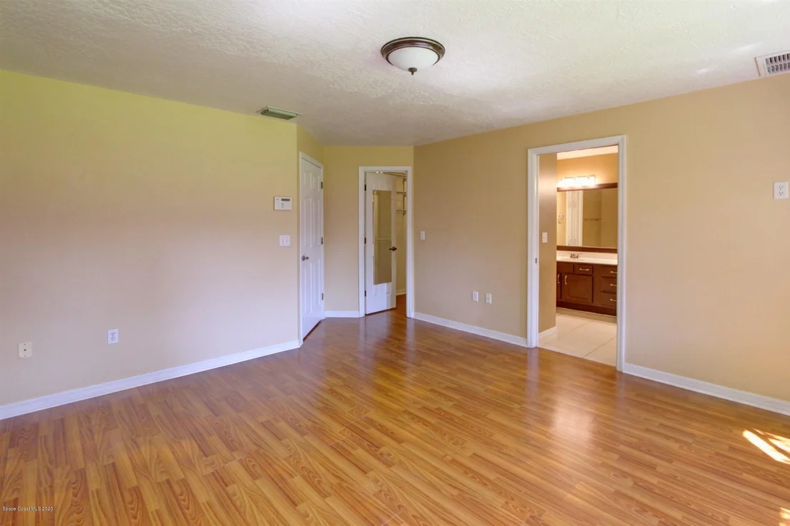 Photo of 940 Pelican Lane