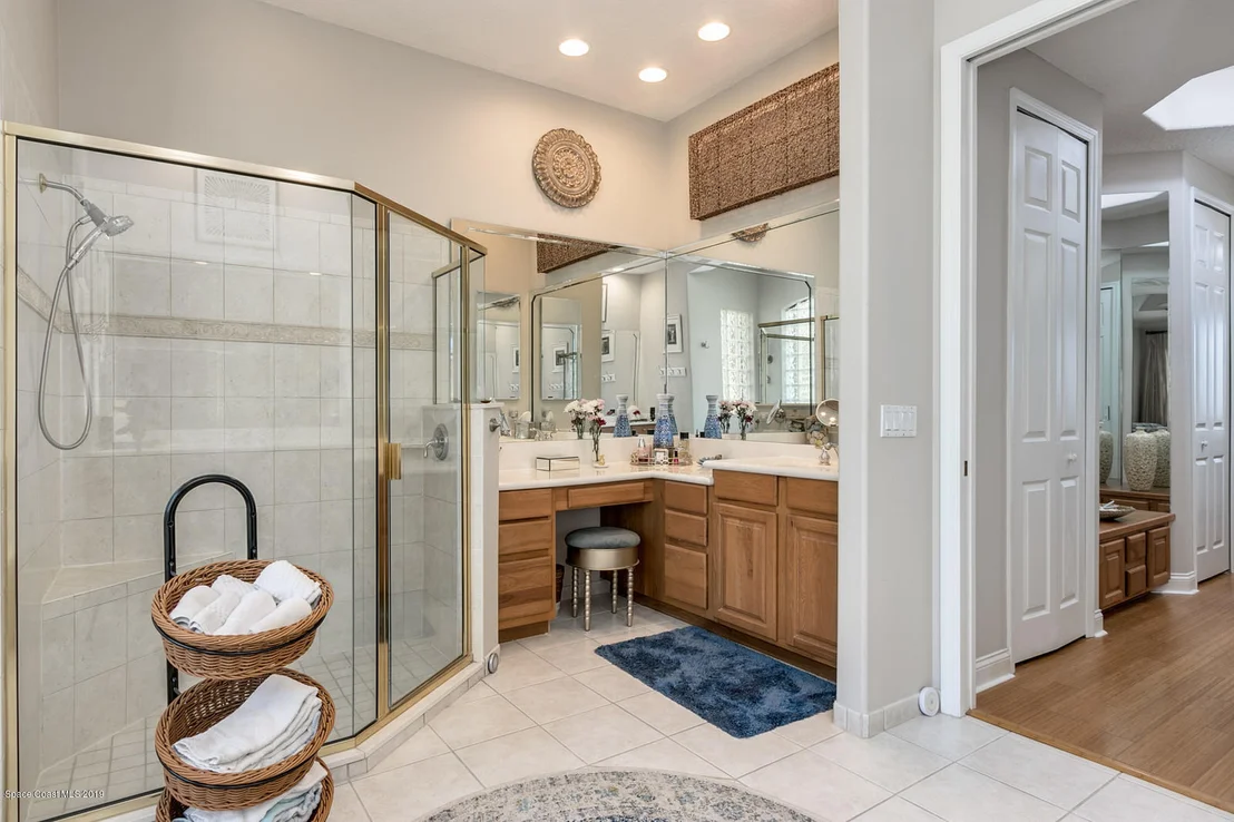 Photo of 824 Chatsworth Drive