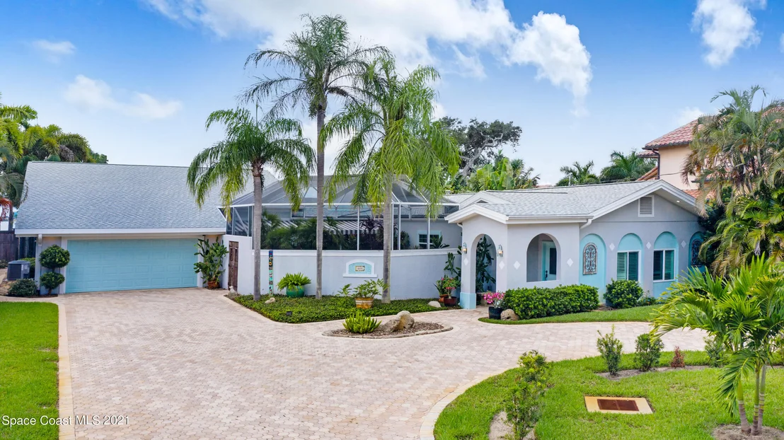 Photo of 600 N Riverside Drive