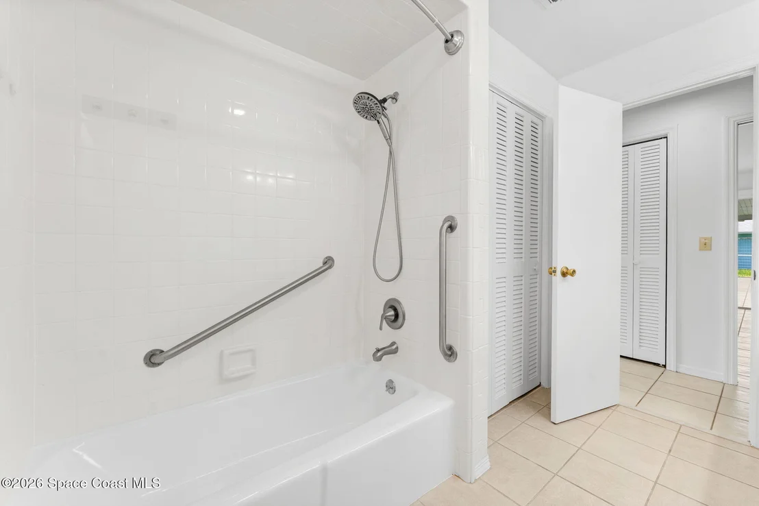 Photo of 1512 Meadowbrook Road NE