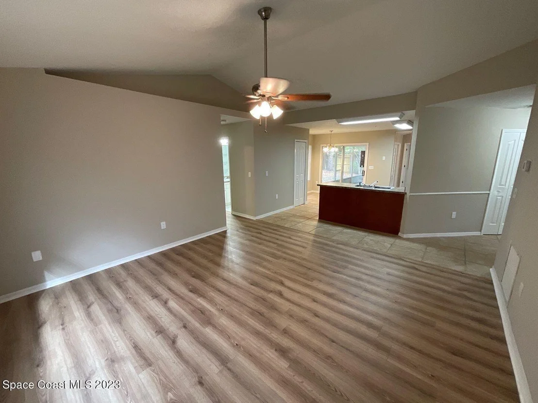 Photo of 6420 Golfview Avenue