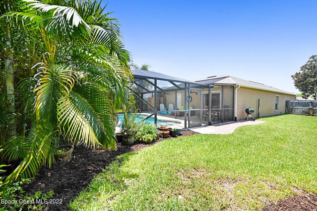 Photo of 1153 White Oak Circle