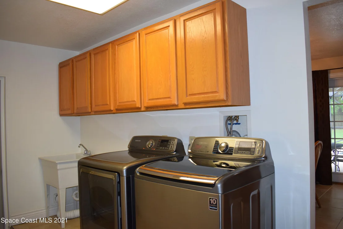Photo of 895 Jefferson Road