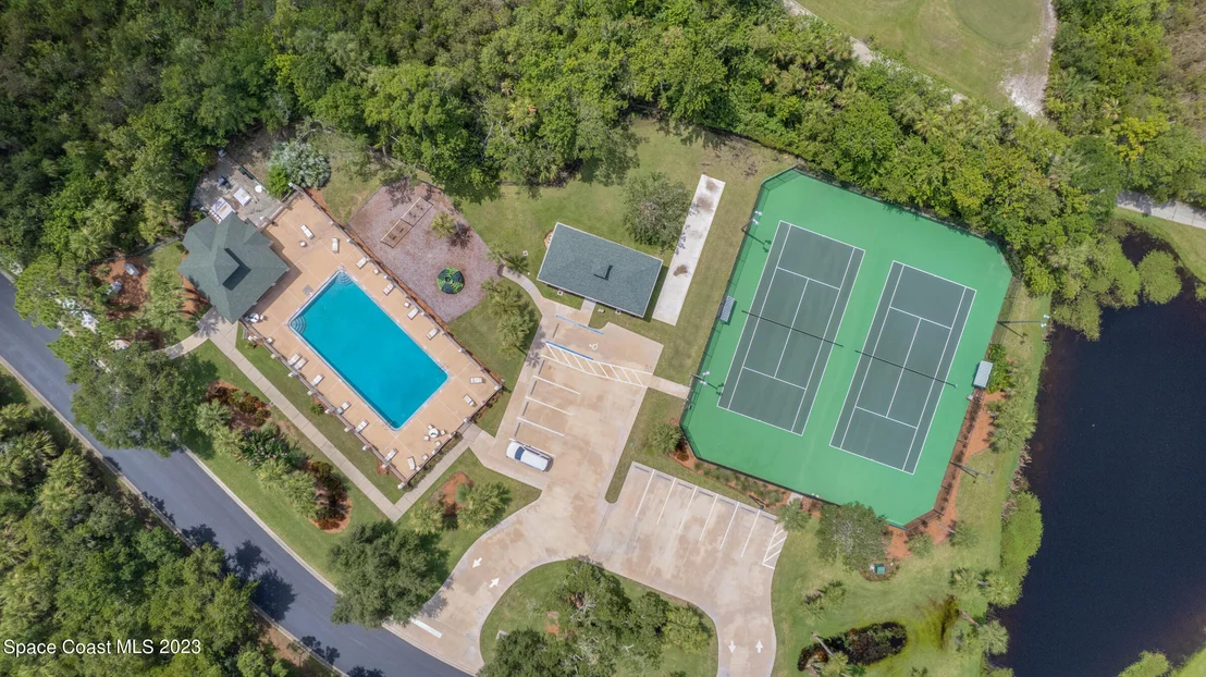 Photo of 844 Chatsworth Drive