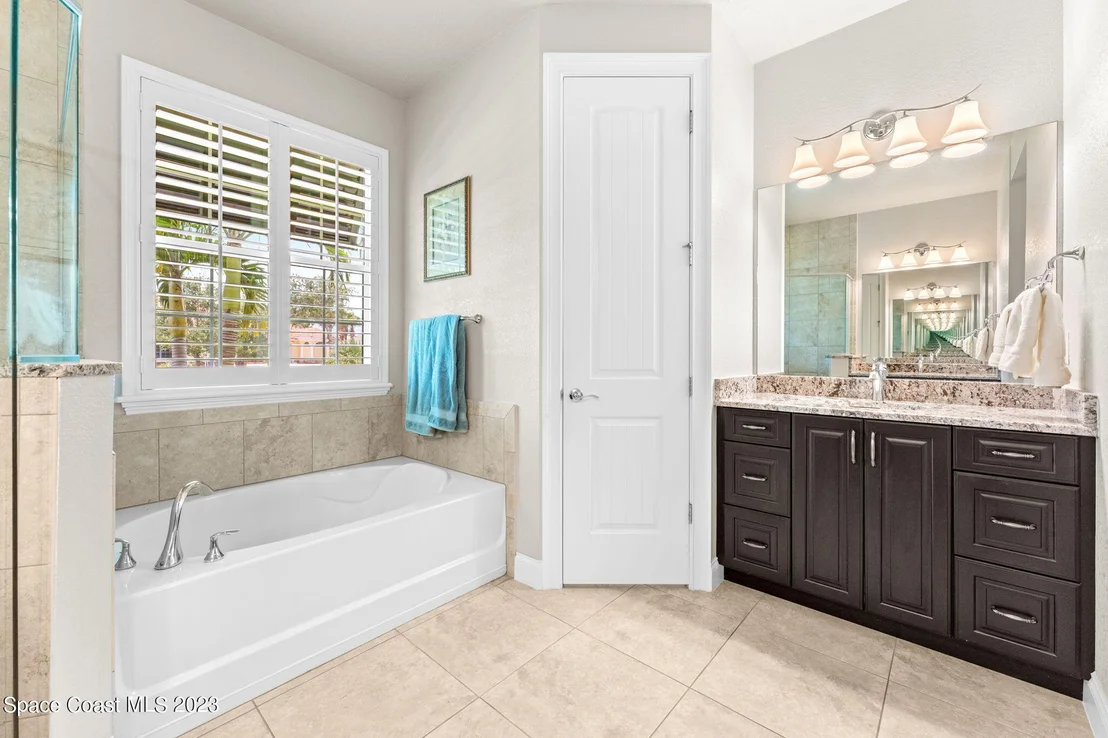 Photo of 2037 Windbrook Drive SE