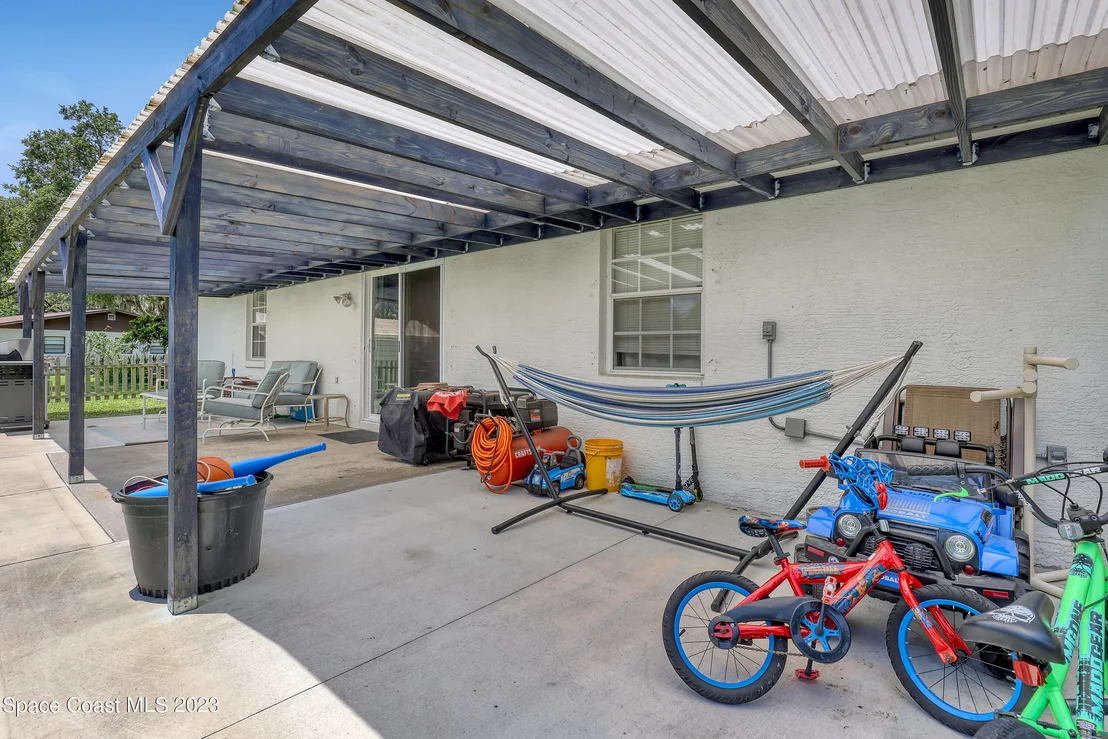 Photo of 6067 Oak Street
