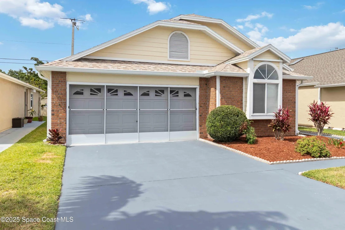 Photo of 906 S S Fork Circle