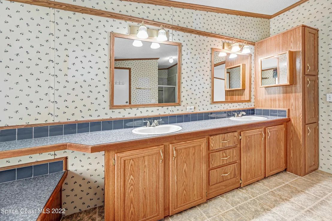 Photo of 2323 Coconut Palm Drive NE