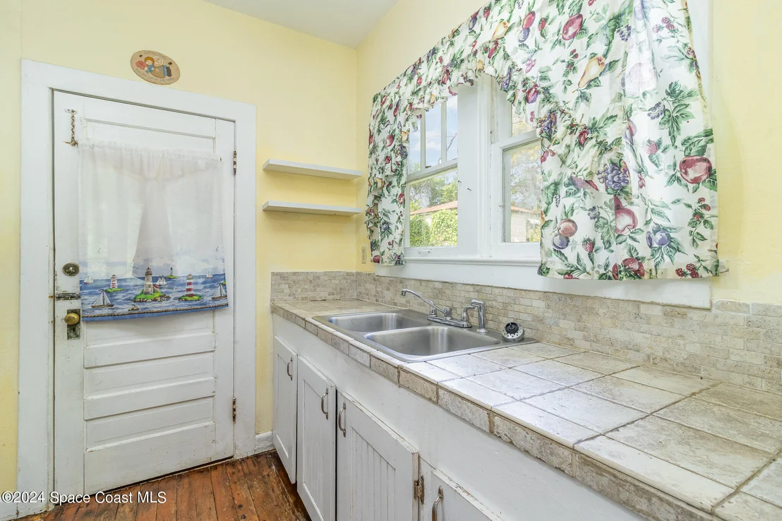 Photo of 1632 Water Drive NE