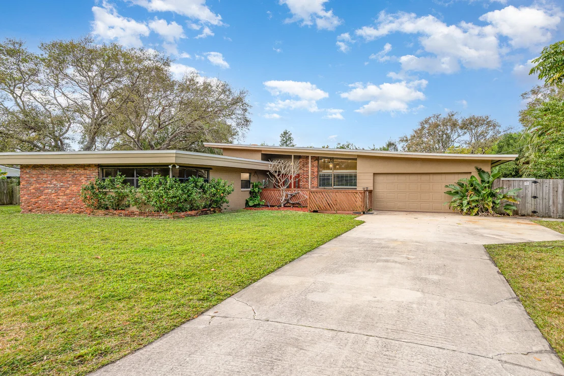 Photo of 68 W Bay Drive