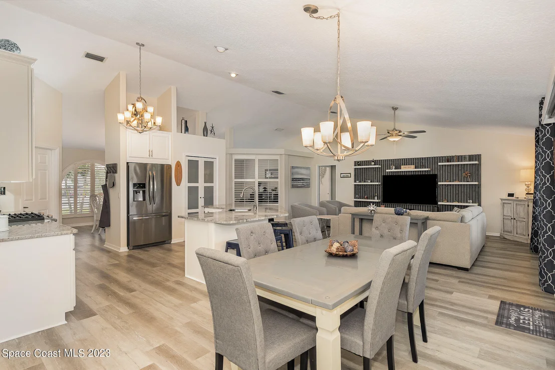 Photo of 321 Lake Victoria Circle